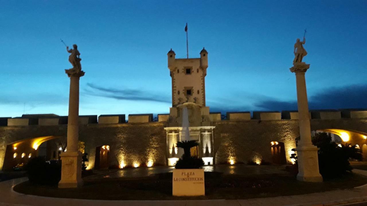 El Rincon Del Tio De La Tiza Apartment Cadiz Bagian luar foto