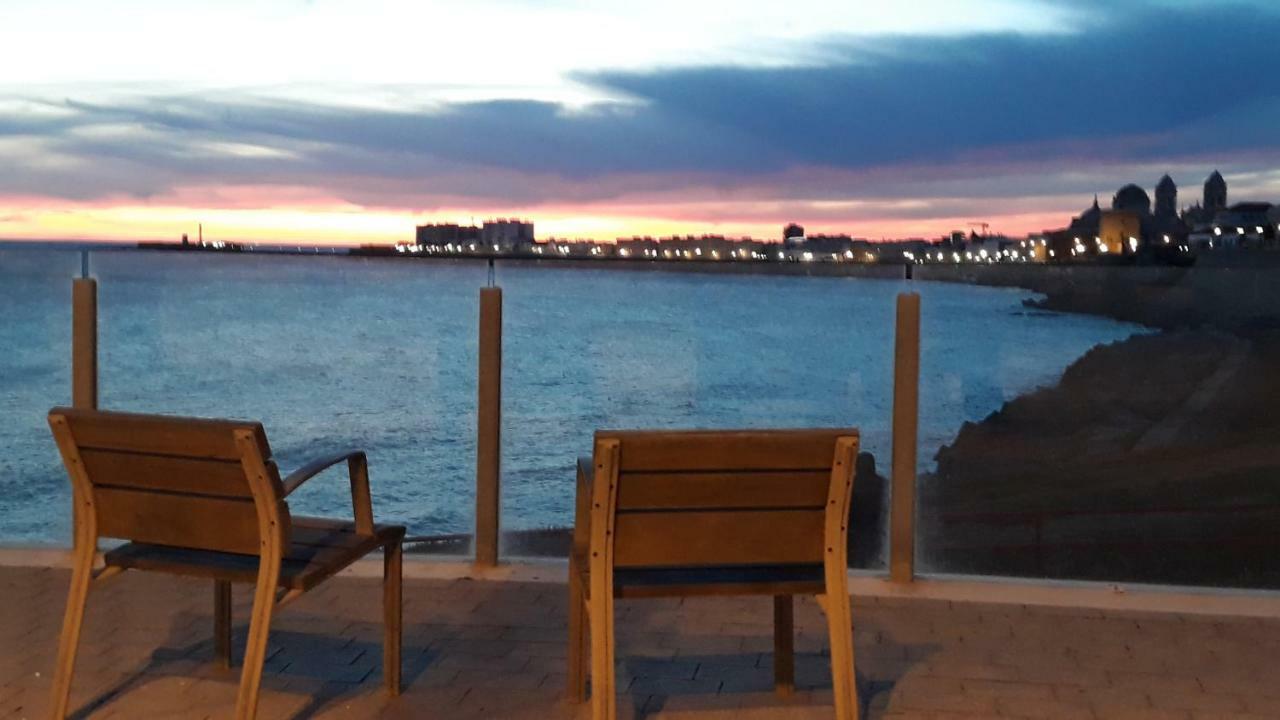 El Rincon Del Tio De La Tiza Apartment Cadiz Bagian luar foto